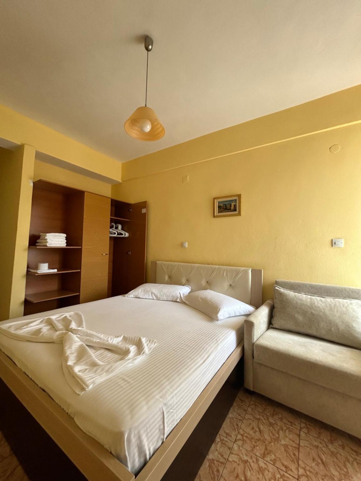Areti Rooms Hotel Himare Ngoại thất bức ảnh