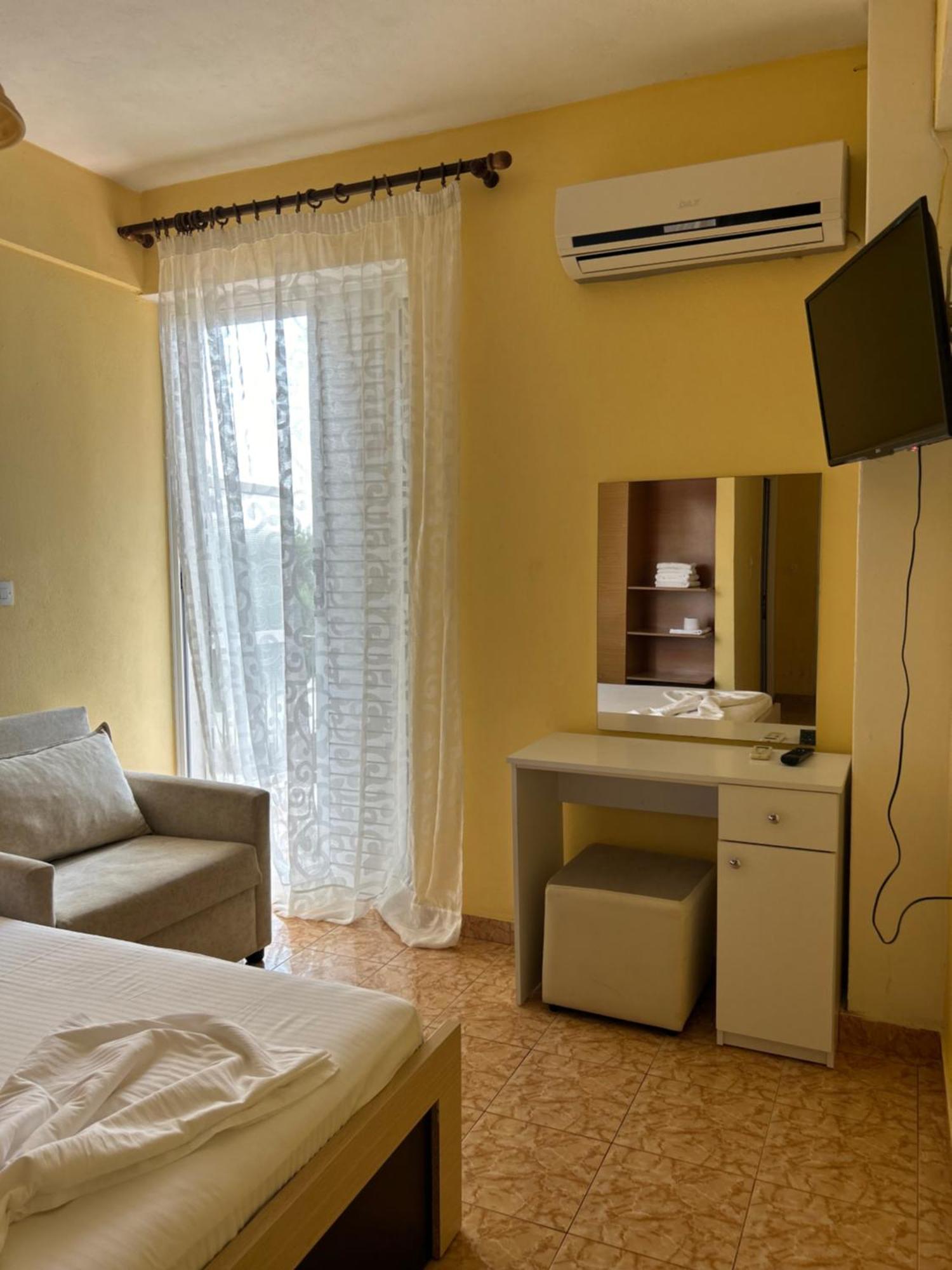 Areti Rooms Hotel Himare Ngoại thất bức ảnh
