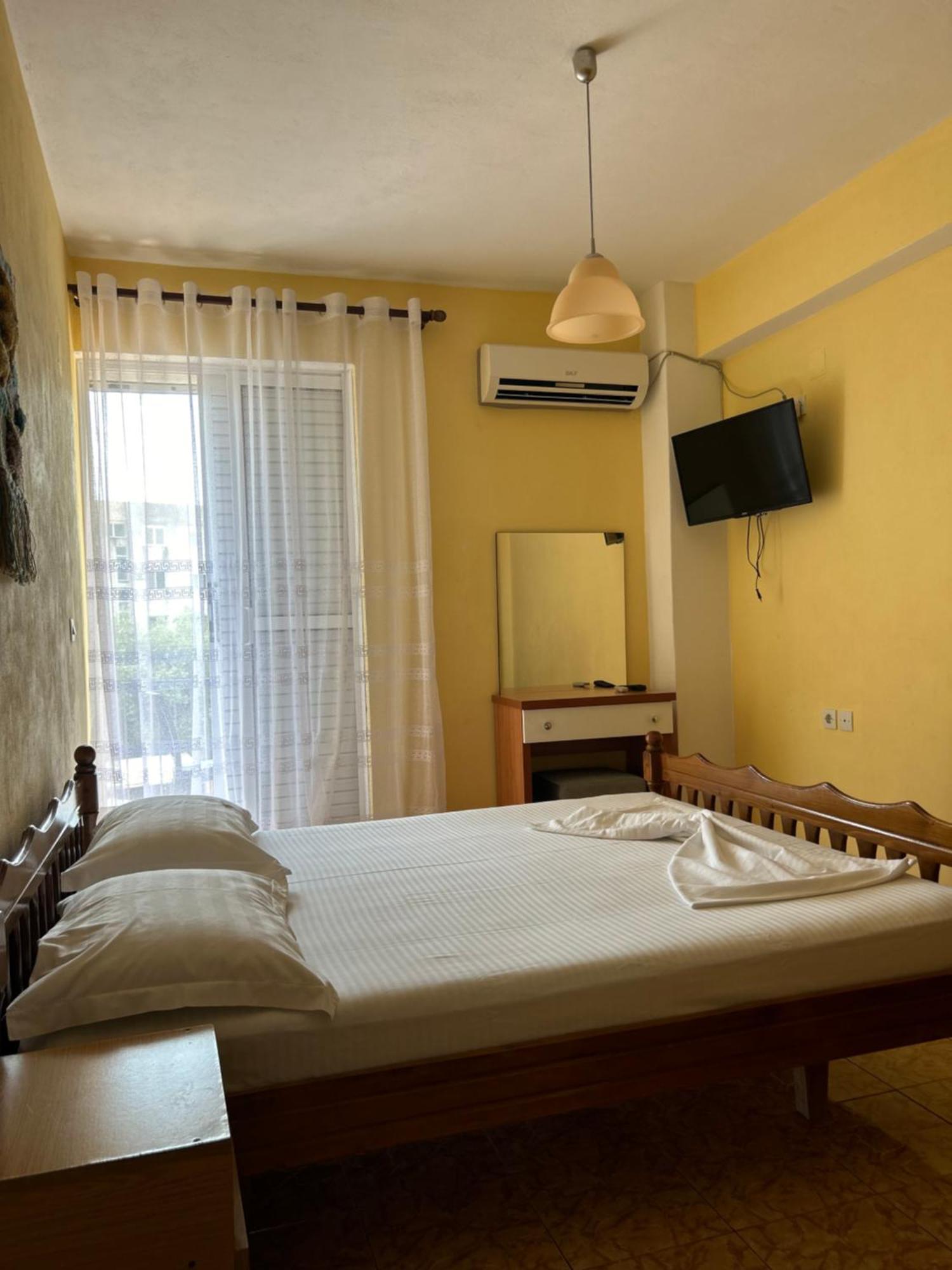 Areti Rooms Hotel Himare Ngoại thất bức ảnh