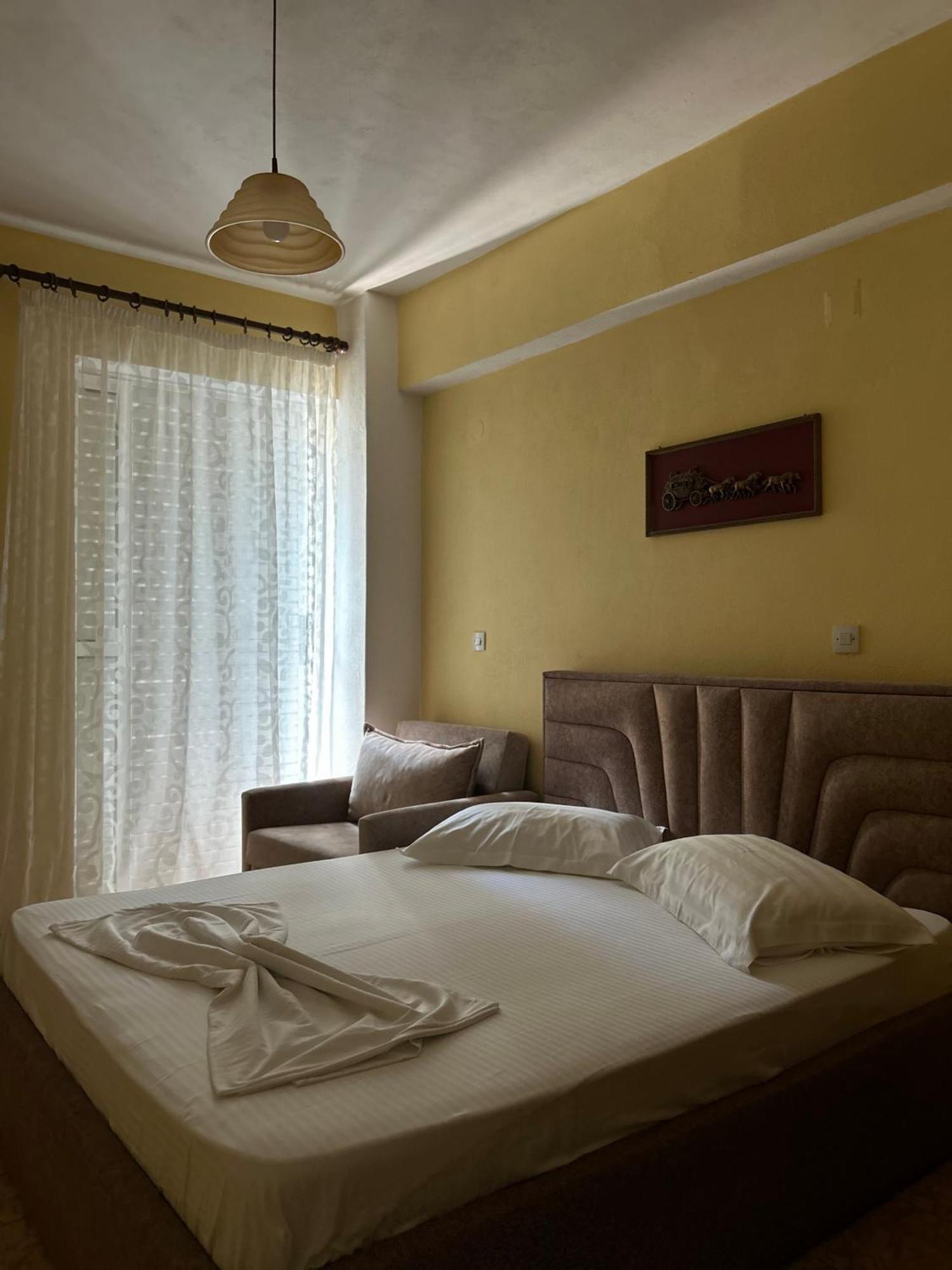 Areti Rooms Hotel Himare Ngoại thất bức ảnh