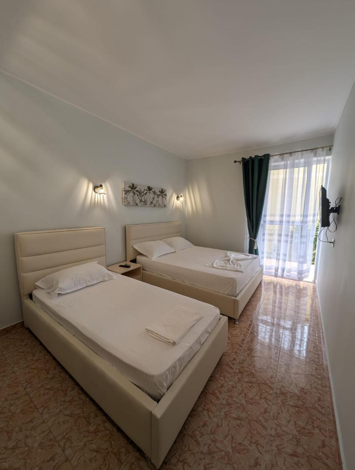 Areti Rooms Hotel Himare Ngoại thất bức ảnh